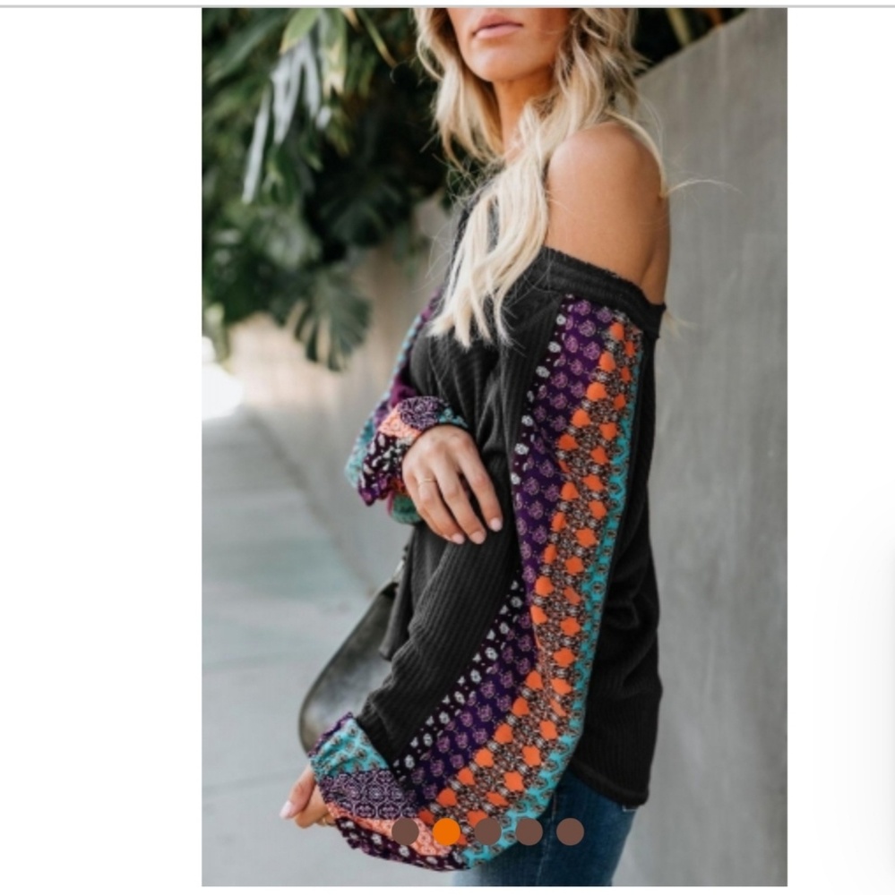 💕(LAST ONE)  multi colored top with print sleeves - Picture 3 of 5